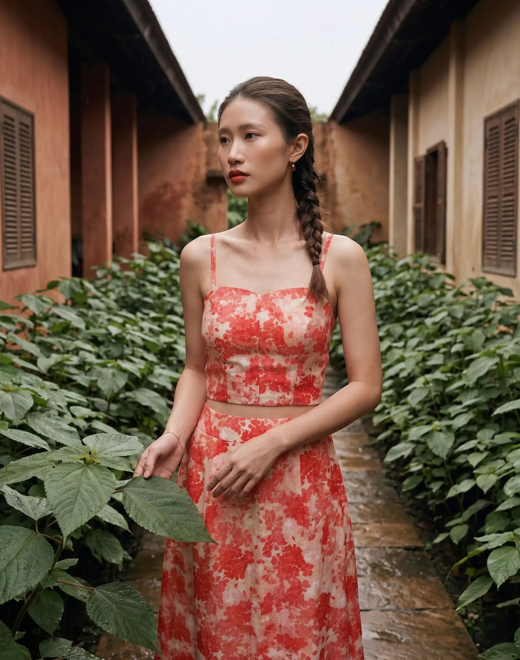 Áo croptop hai dây vải gai xanh ramie hoa thời trang Hity