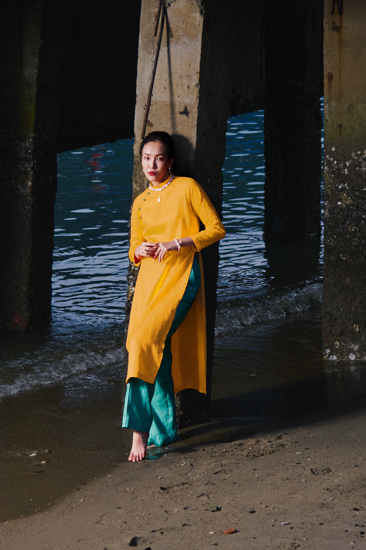 Áo dài linen vàng suông tay raglan thời trang Hity