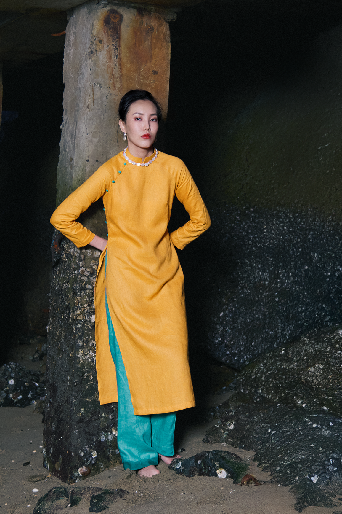 Áo dài linen vàng suông tay raglan thời trang Hity