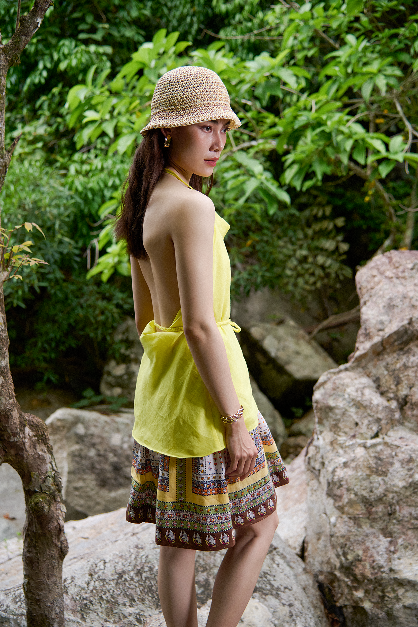 Áo yếm hở lưng linen vàng thời trang Hity