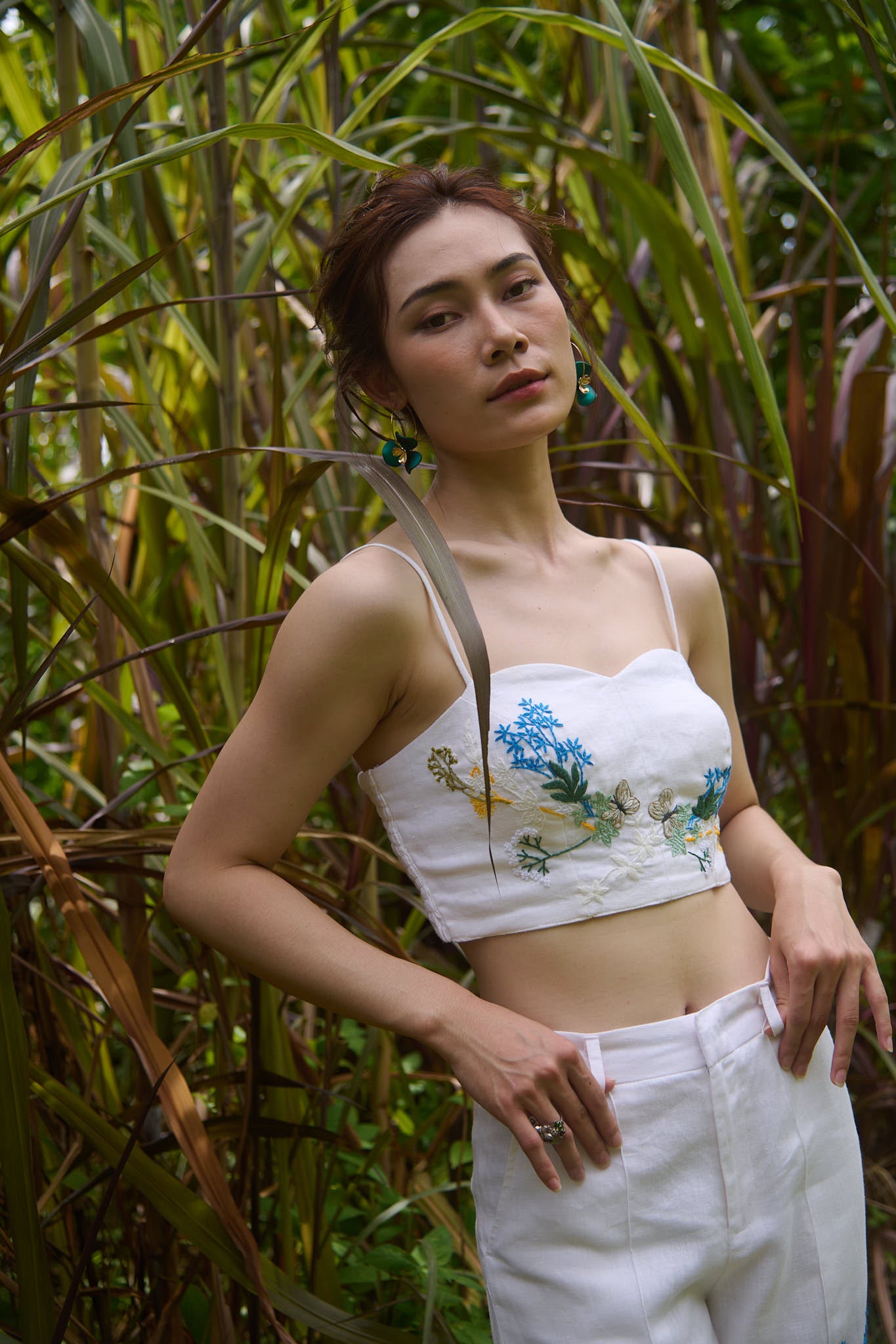 Áo croptop hai dây linen thêu tay Mơ thời trang Hity