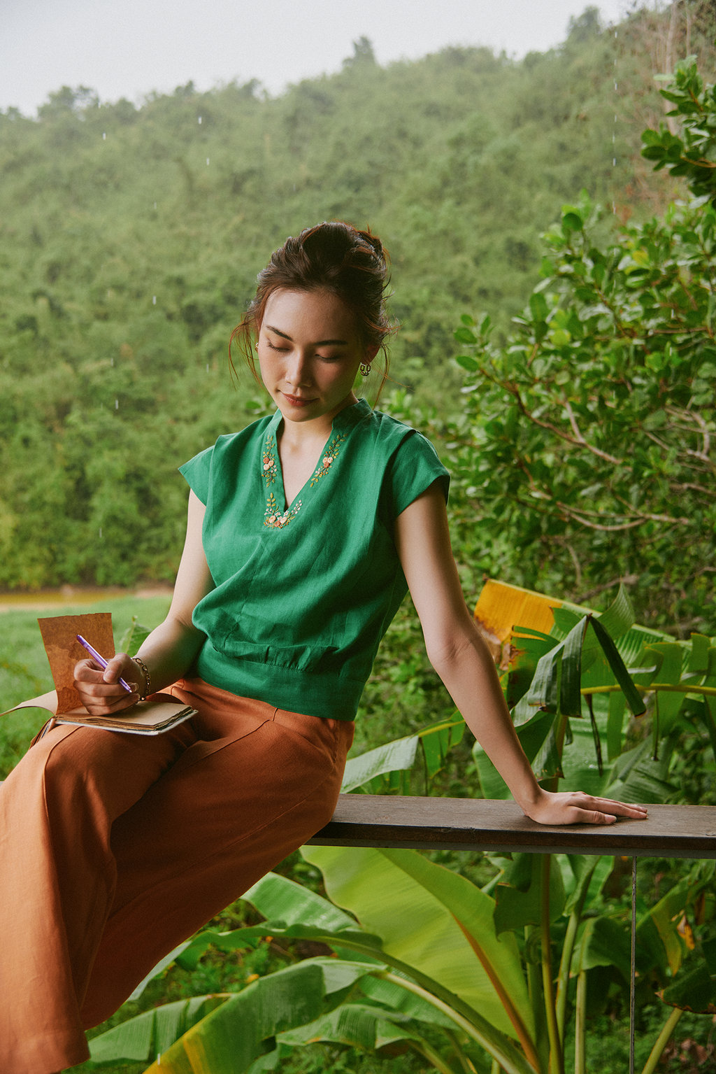 Áo bo linen thêu tay thời trang Hity