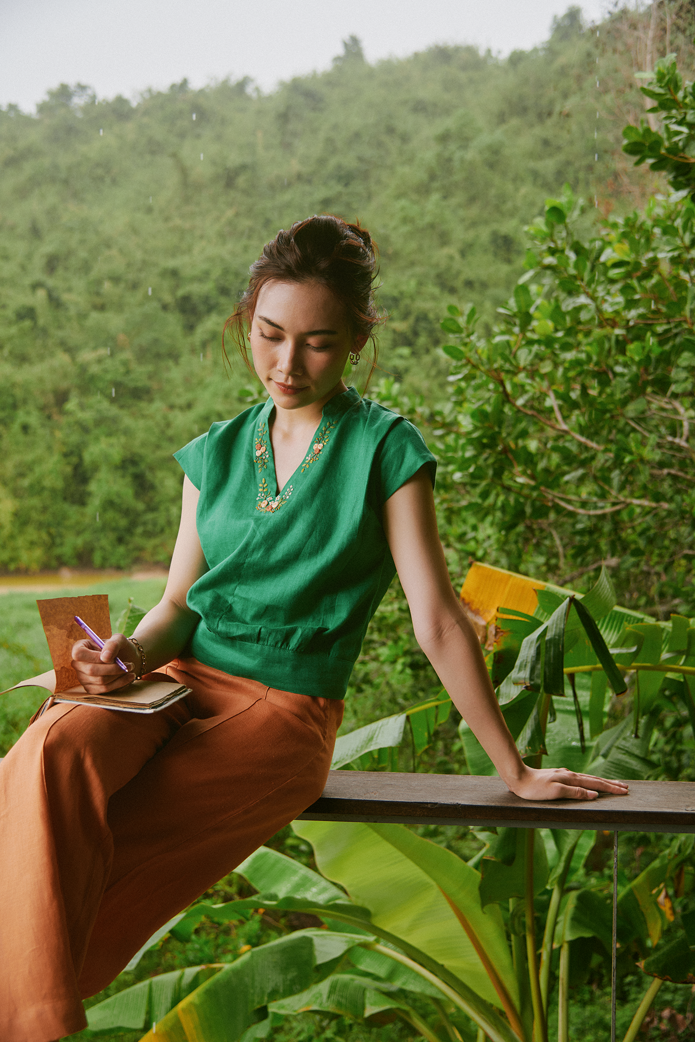 Áo bo linen thêu tay thời trang Hity