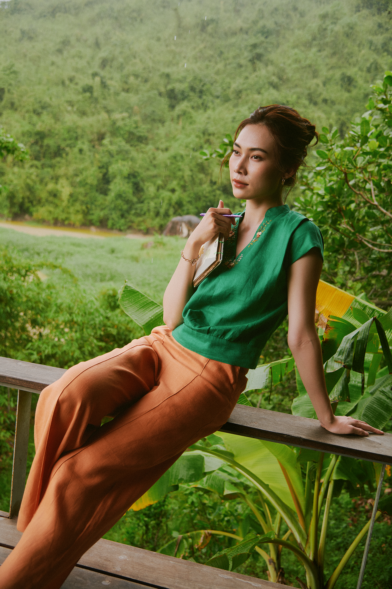 Áo bo linen thêu tay thời trang Hity