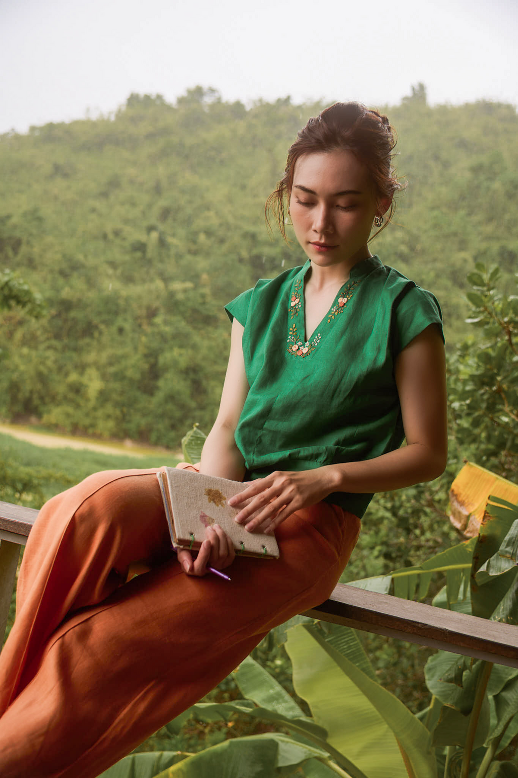 Áo bo linen thêu tay thời trang Hity