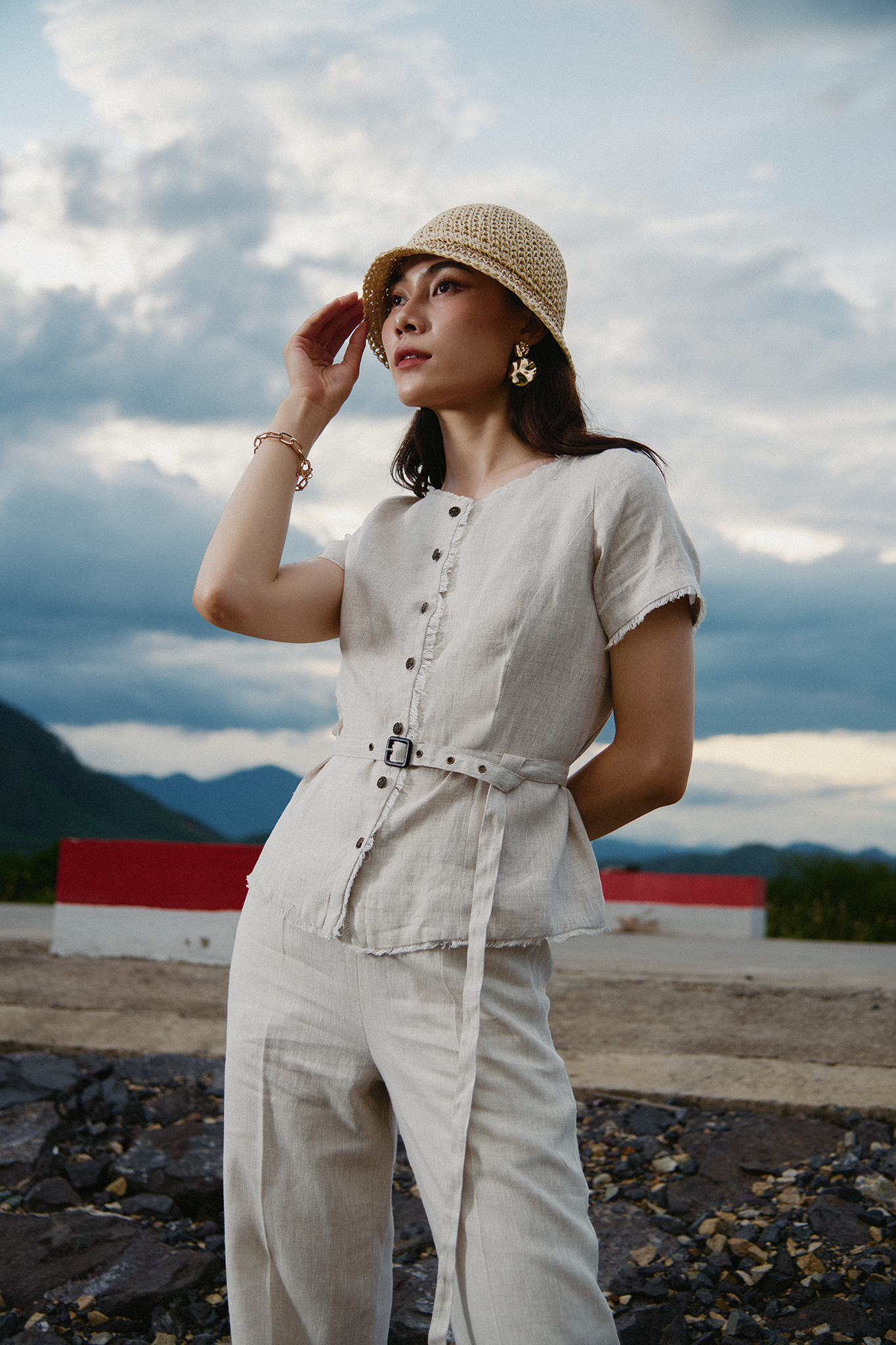 Áo linen rút chỉ thêu tay thời trang Hity