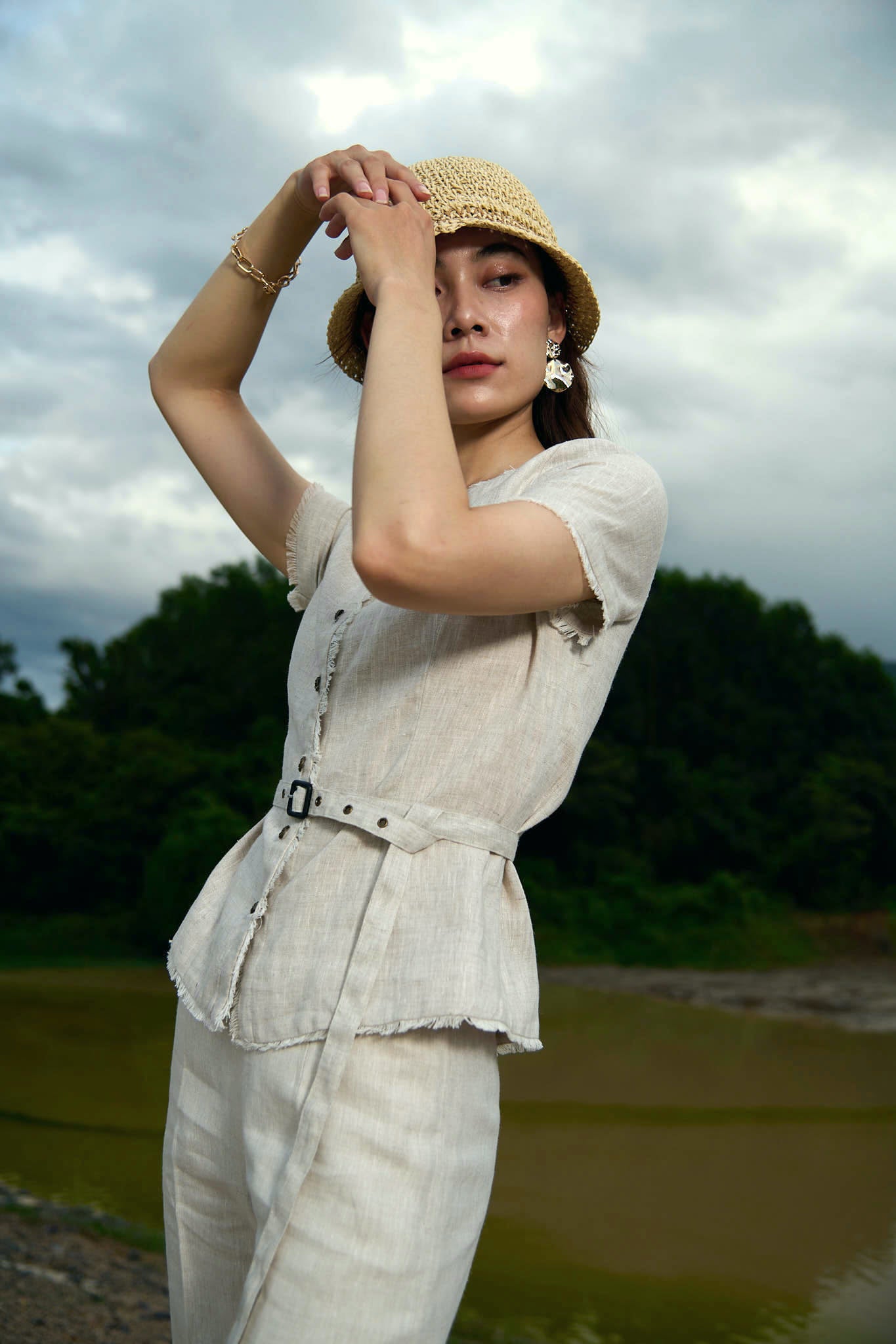 Áo linen rút chỉ thêu tay thời trang Hity