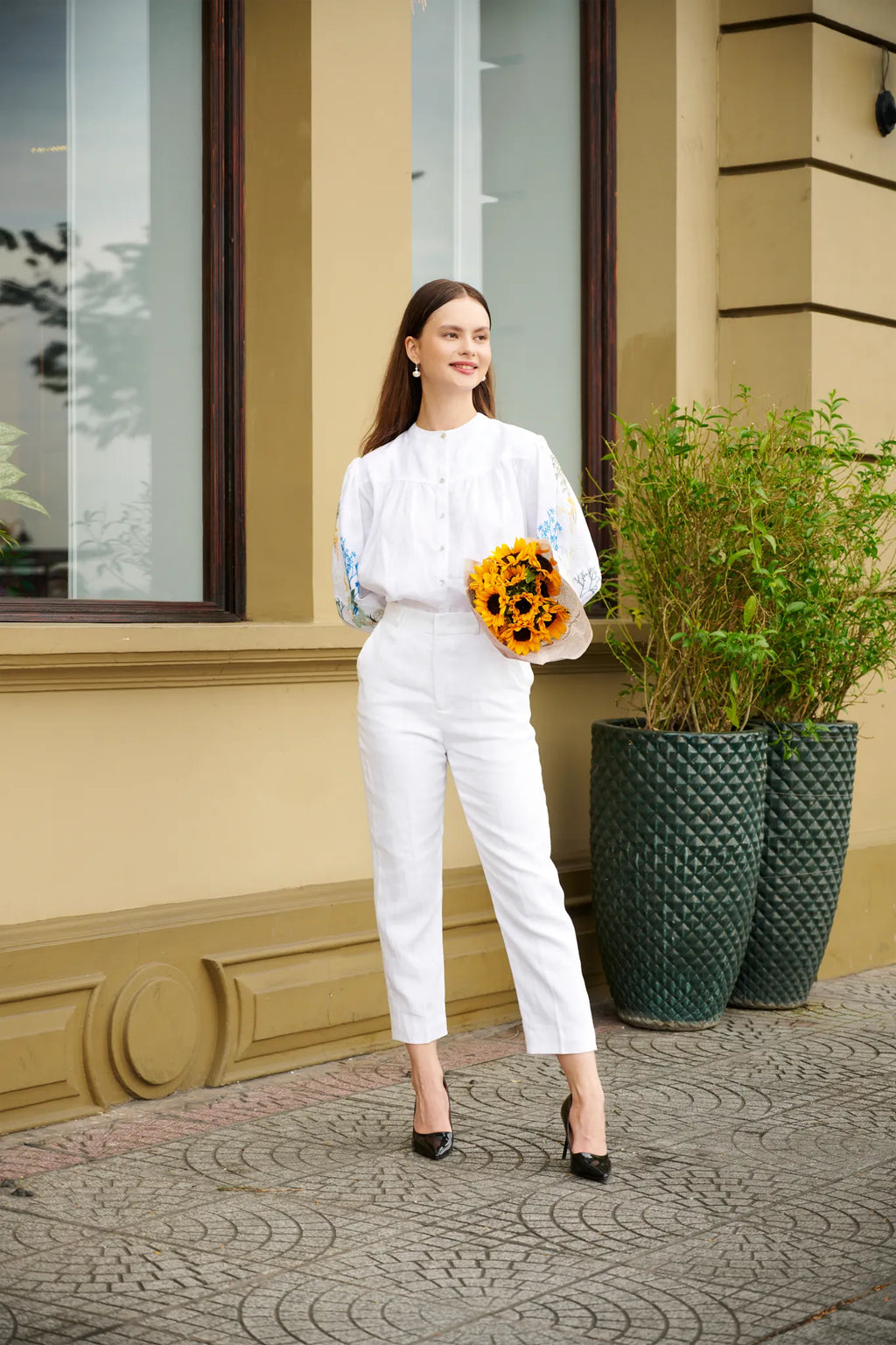 Áo sơ mi cổ trụ linen trắng thêu tay Mơ thời trang Hity