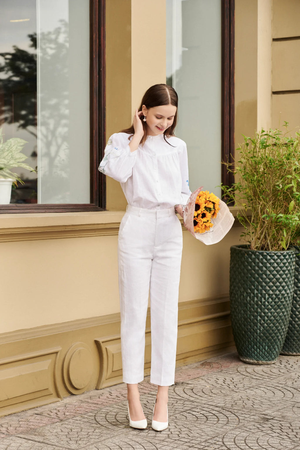 Áo sơ mi cổ trụ linen trắng thêu tay Mơ thời trang Hity