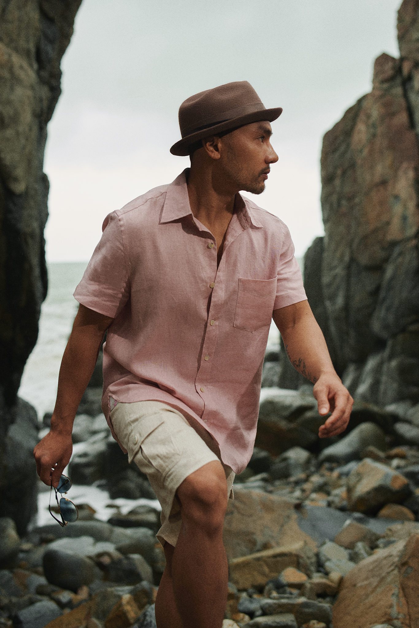 Áo sơ mi nam tay ngắn linen hồng phấn thời trang Hity