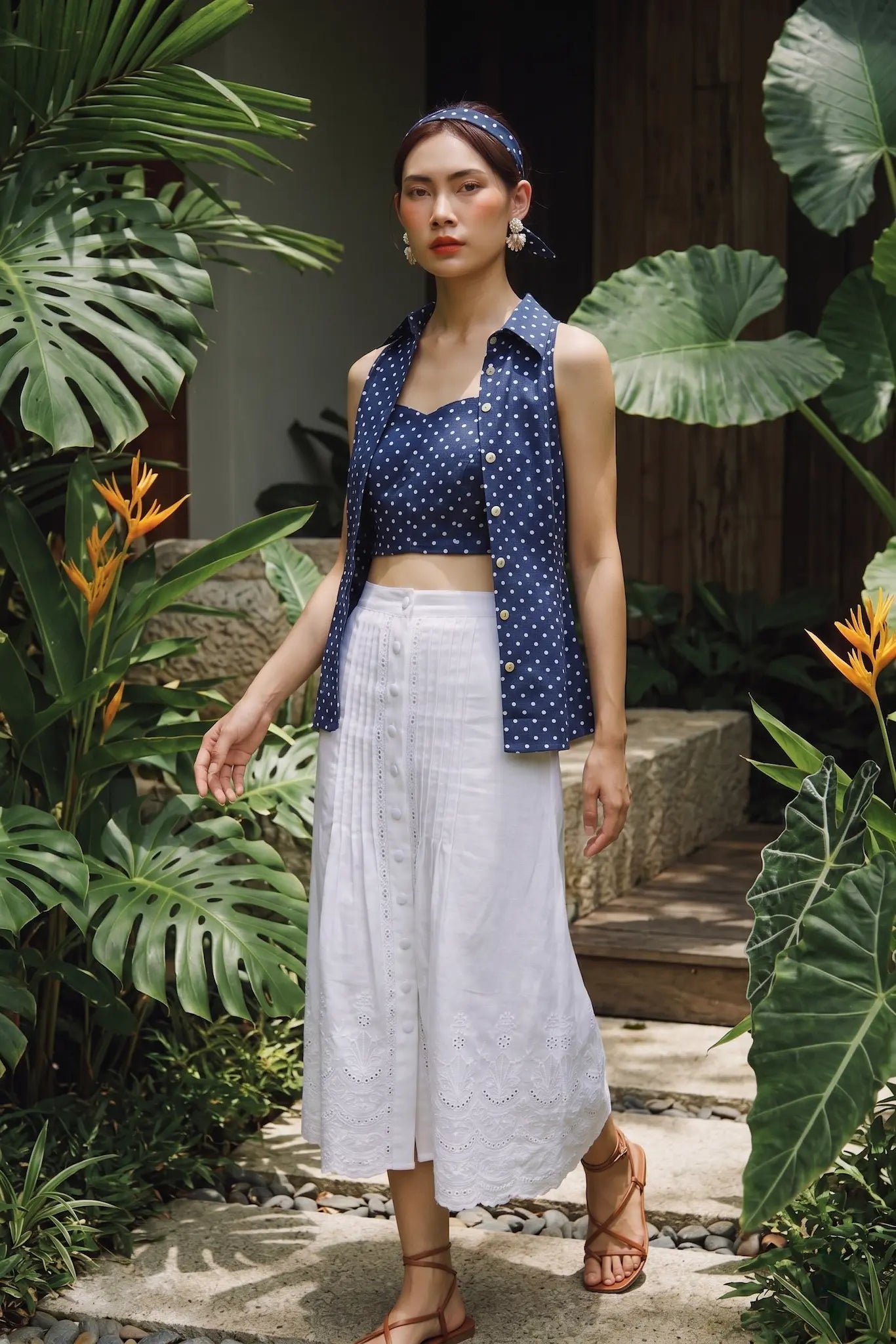 Áo sơ mi sát nách hở vai linen chấm bi thời trang Hity