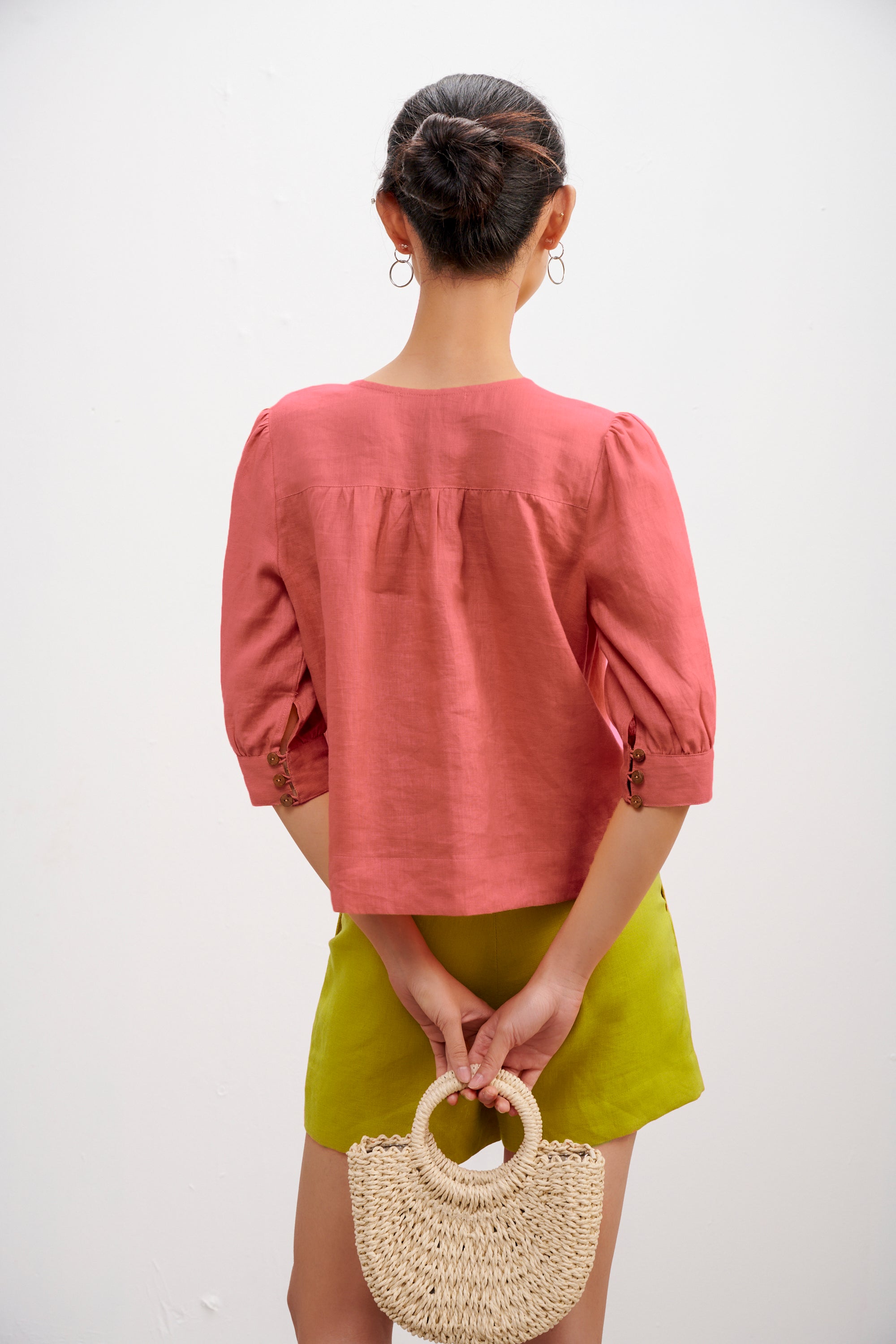 Áo thêu tay se chỉ kéo sợi linen vàng thời trang Hity