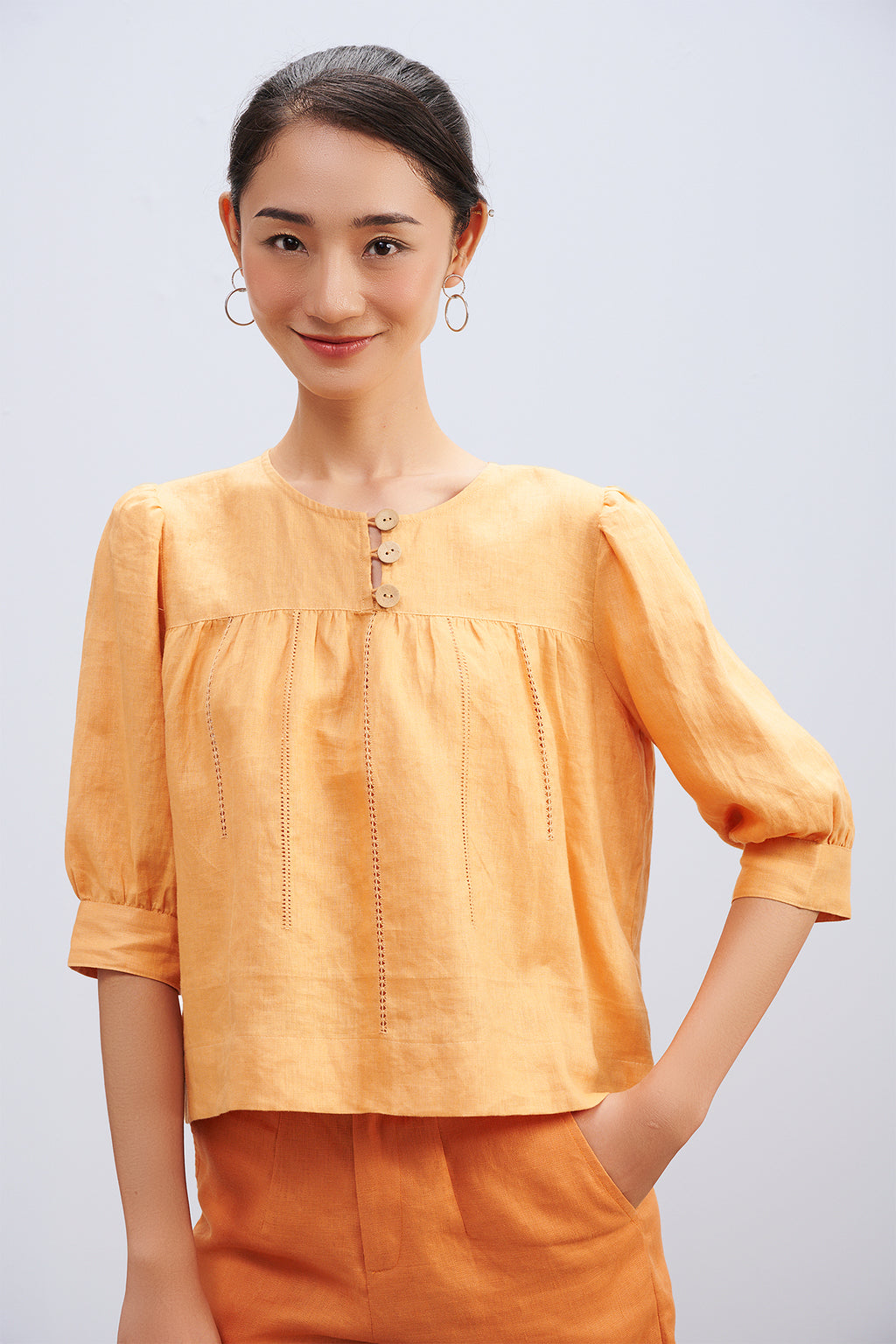 Áo thêu tay se chỉ kéo sợi linen vàng thời trang Hity