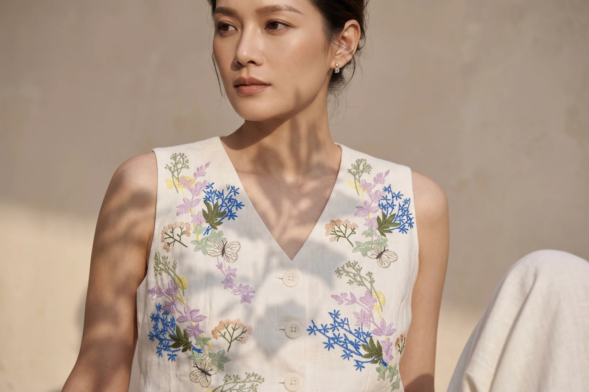 Áo Vest Gile Linen Thêu Tay Mơ