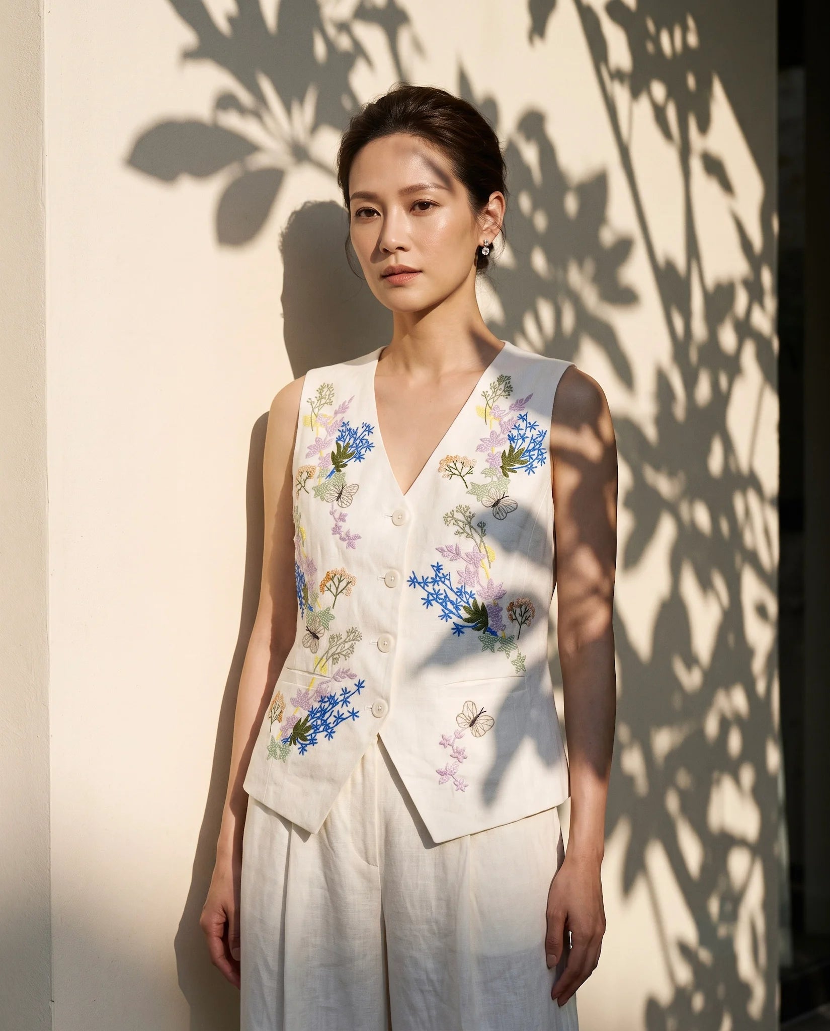 Áo Vest Gile Linen Thêu Tay Mơ