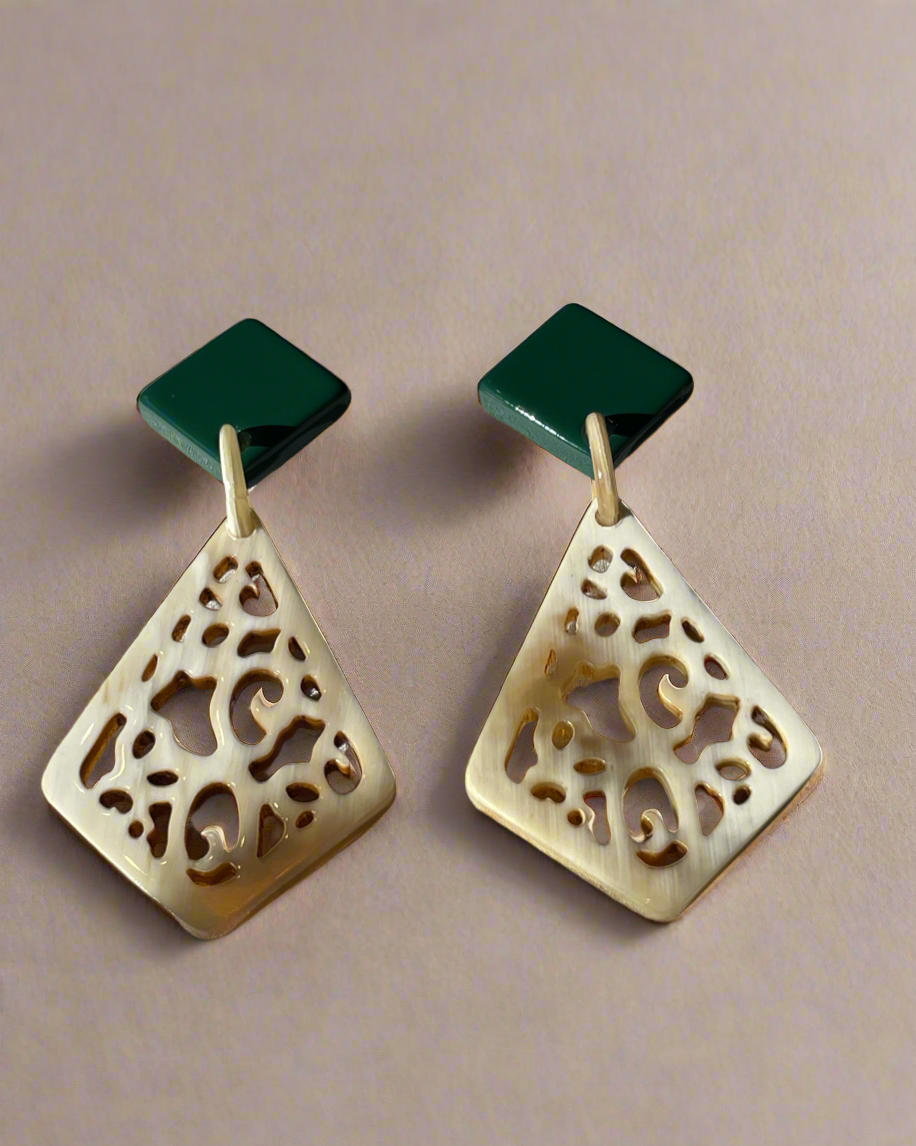 Bông tai sơn mài trổ hoa văn thời trang Hity