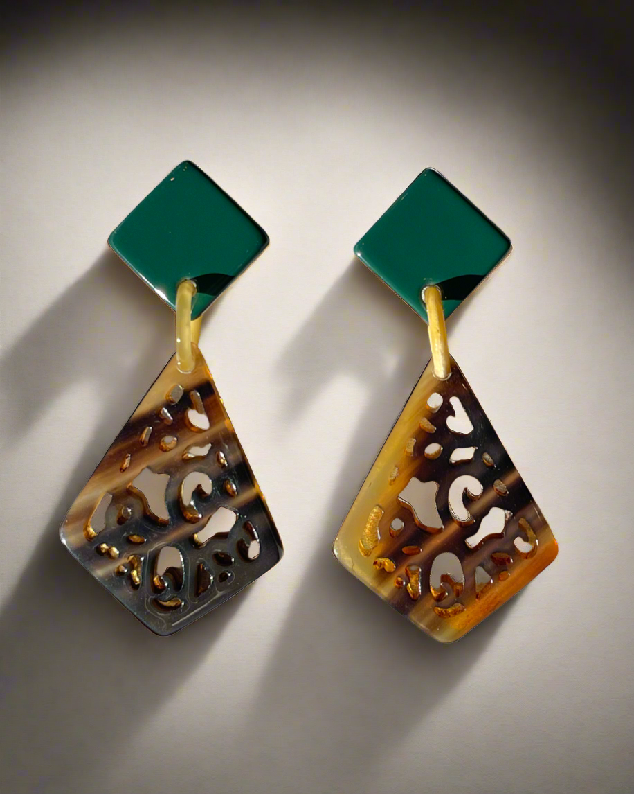 Bông tai sơn mài trổ hoa văn thời trang Hity