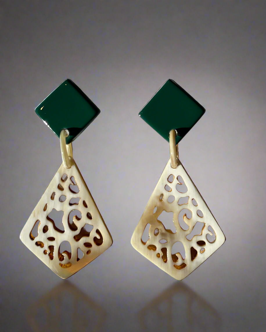 Bông tai sơn mài trổ hoa văn thời trang Hity