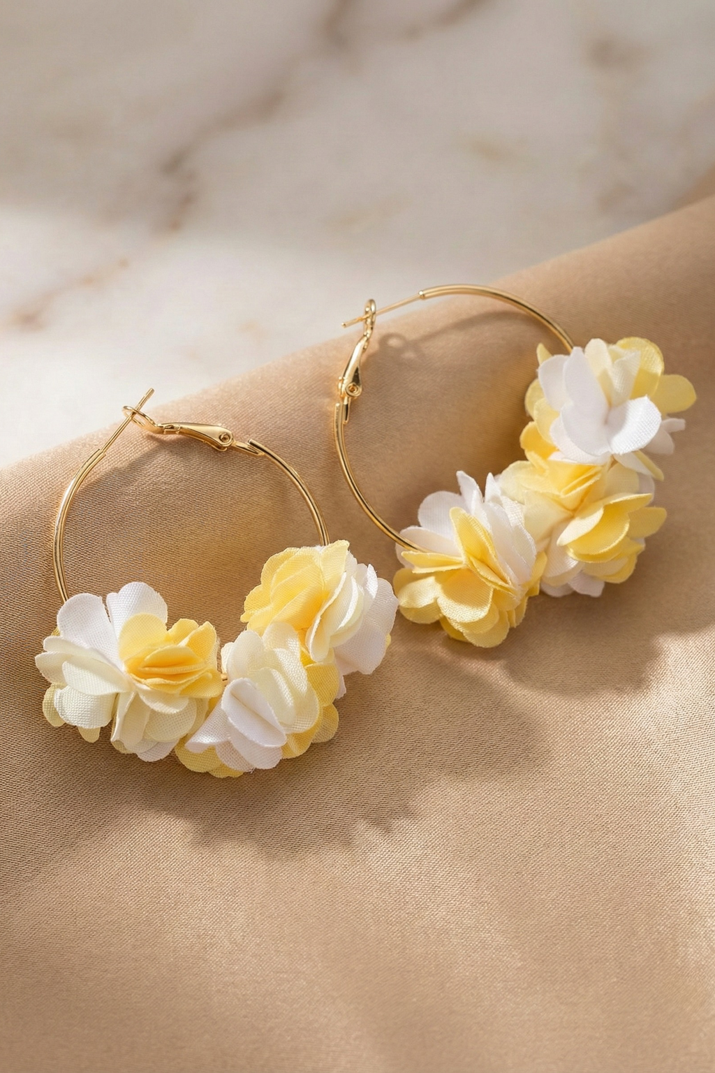 Bông tai tròn hoop cánh hoa vàng thời trang Hity