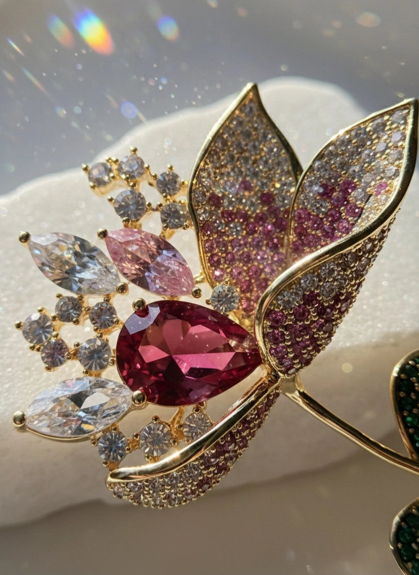 Cài áo pha lê hồng ruby thời trang Hity