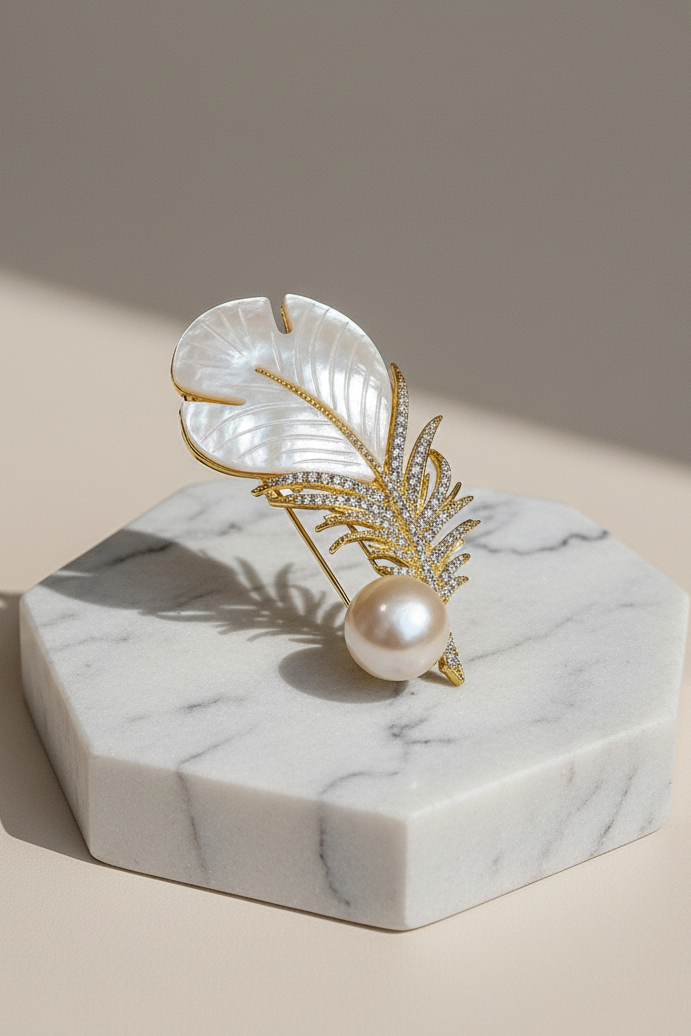 Cài áo xà cừ đính ngọc trai baroque thời trang Hity