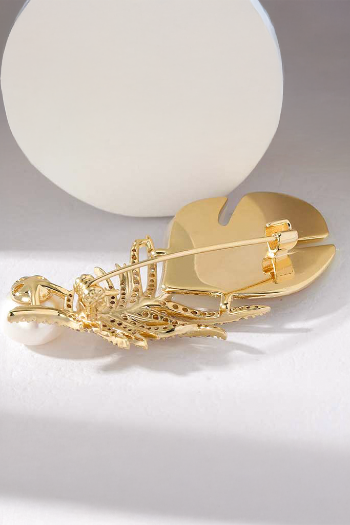 Cài áo xà cừ đính ngọc trai baroque thời trang Hity