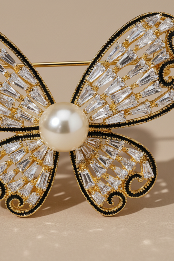 Cài áo bướm pha lê đính ngọc trai baroque thời trang Hity