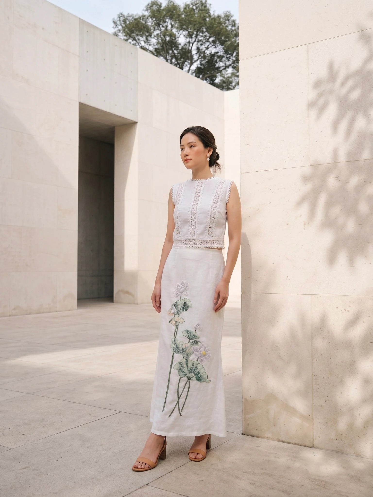Chân váy midi dài linen trắng thêu tay hoa sen thời trang Hity