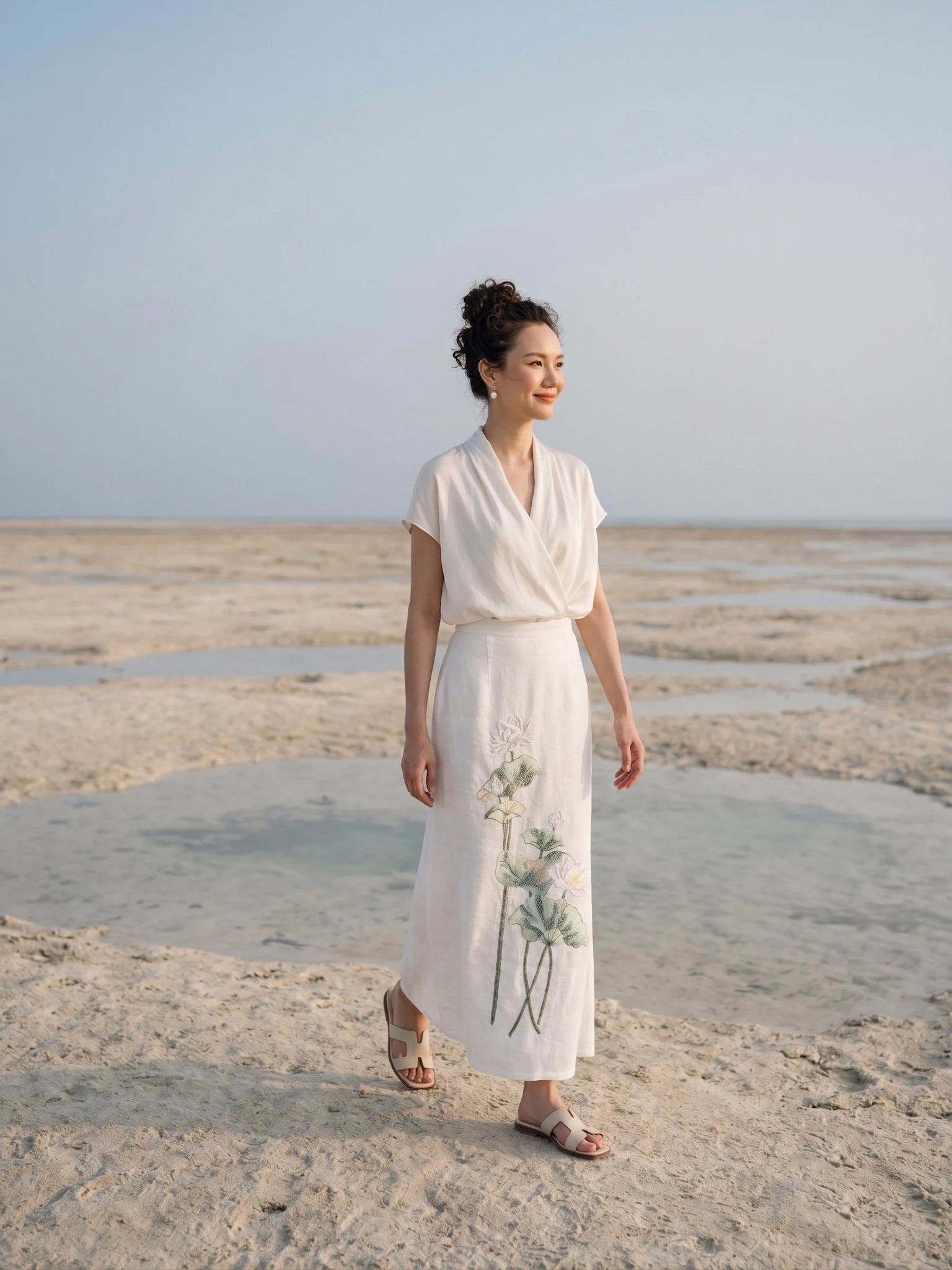 Chân váy midi dài linen trắng thêu tay hoa sen thời trang Hity