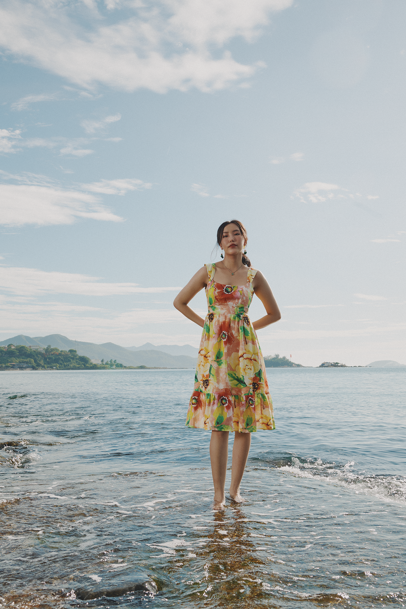 Đầm linen hoa sát nách hở lưng thời trang Hity