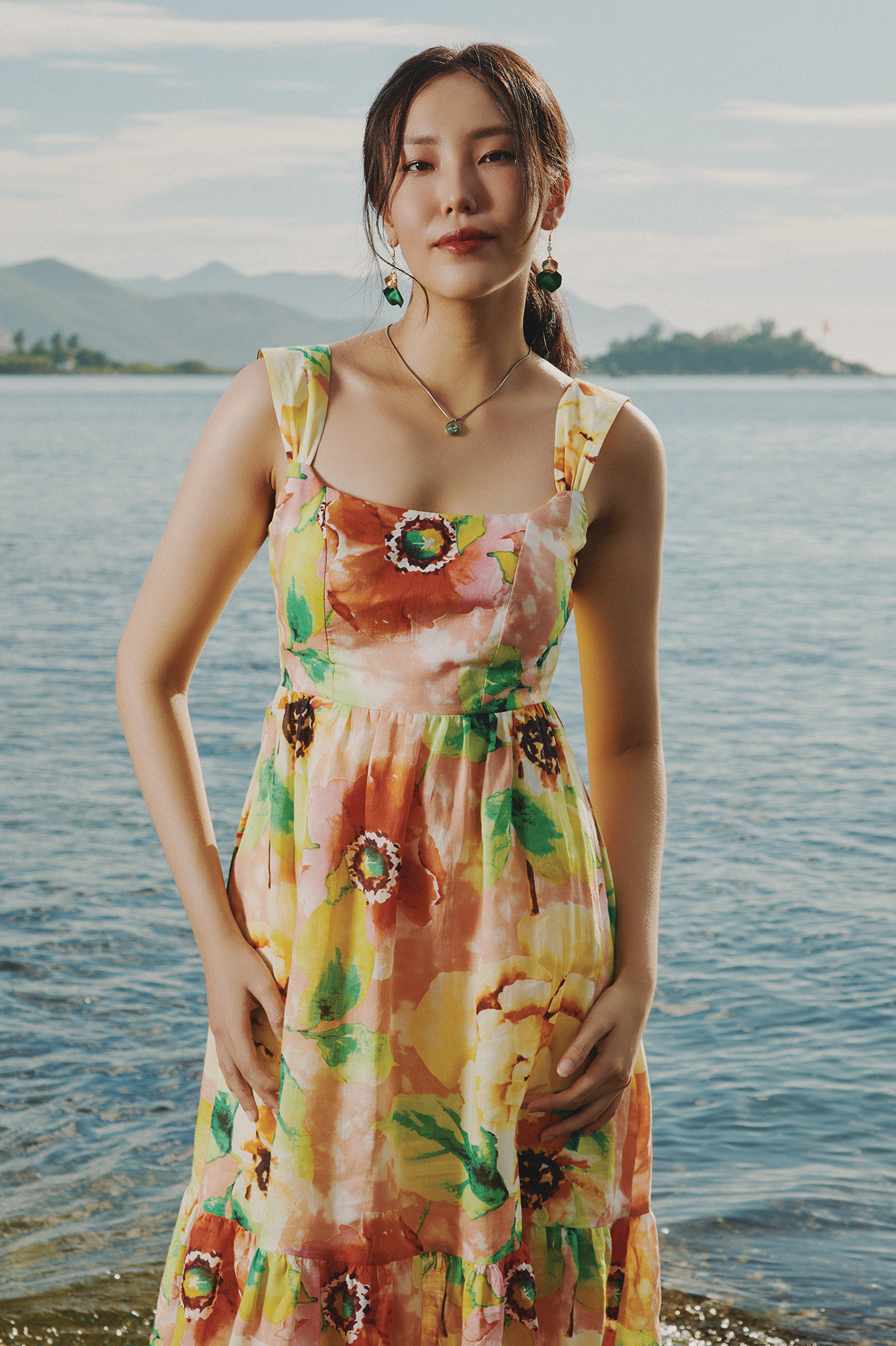 Đầm linen hoa sát nách hở lưng thời trang Hity