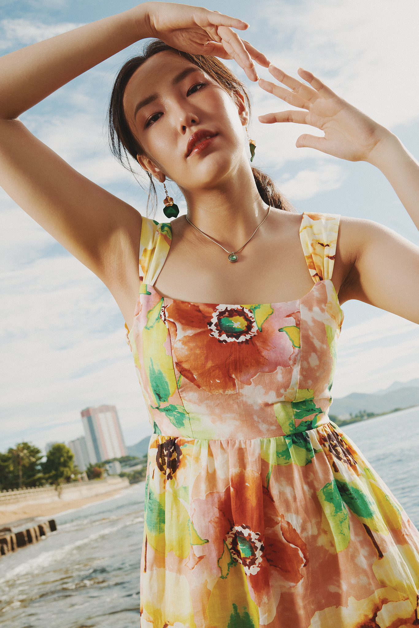 Đầm linen hoa sát nách hở lưng thời trang Hity