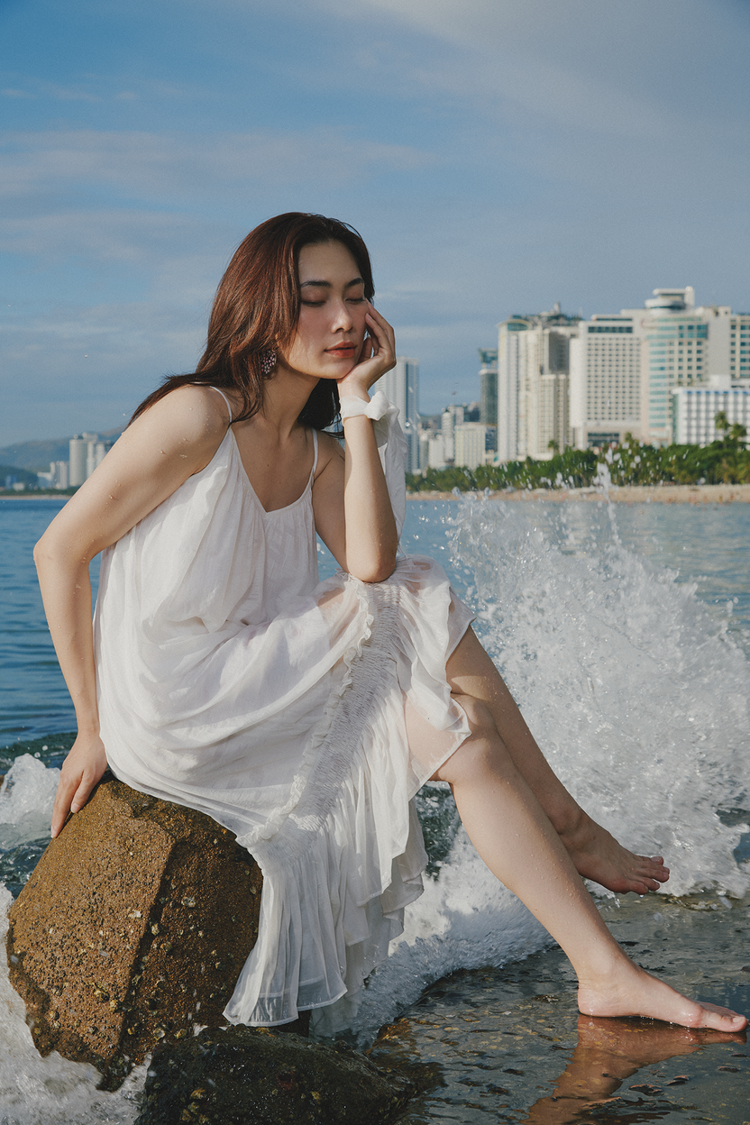 Đầm midi 2 dây trắng đi biển resorts thời trang Hity