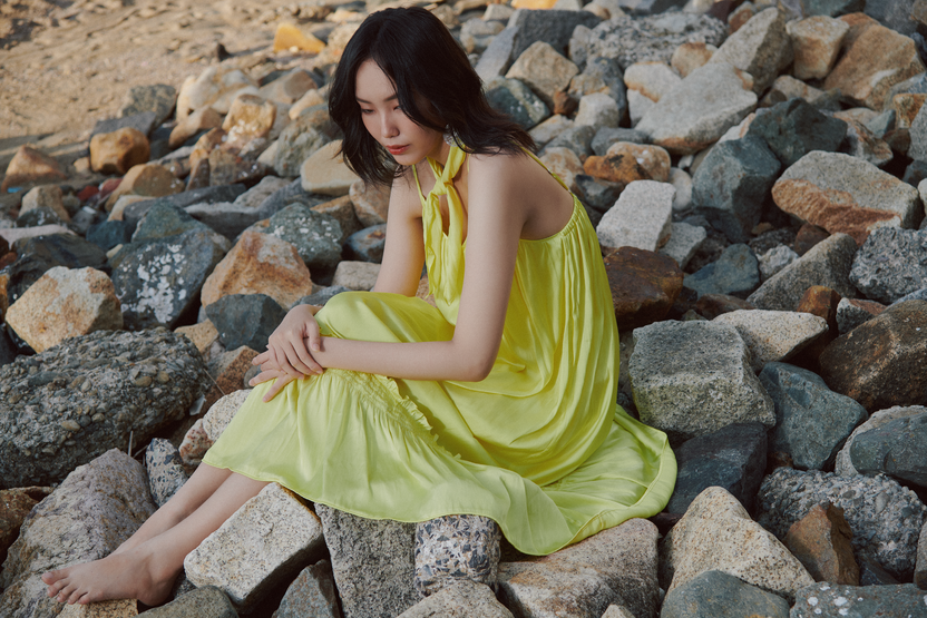 Đầm midi hai dây vàng hướng dương thời trang Hity