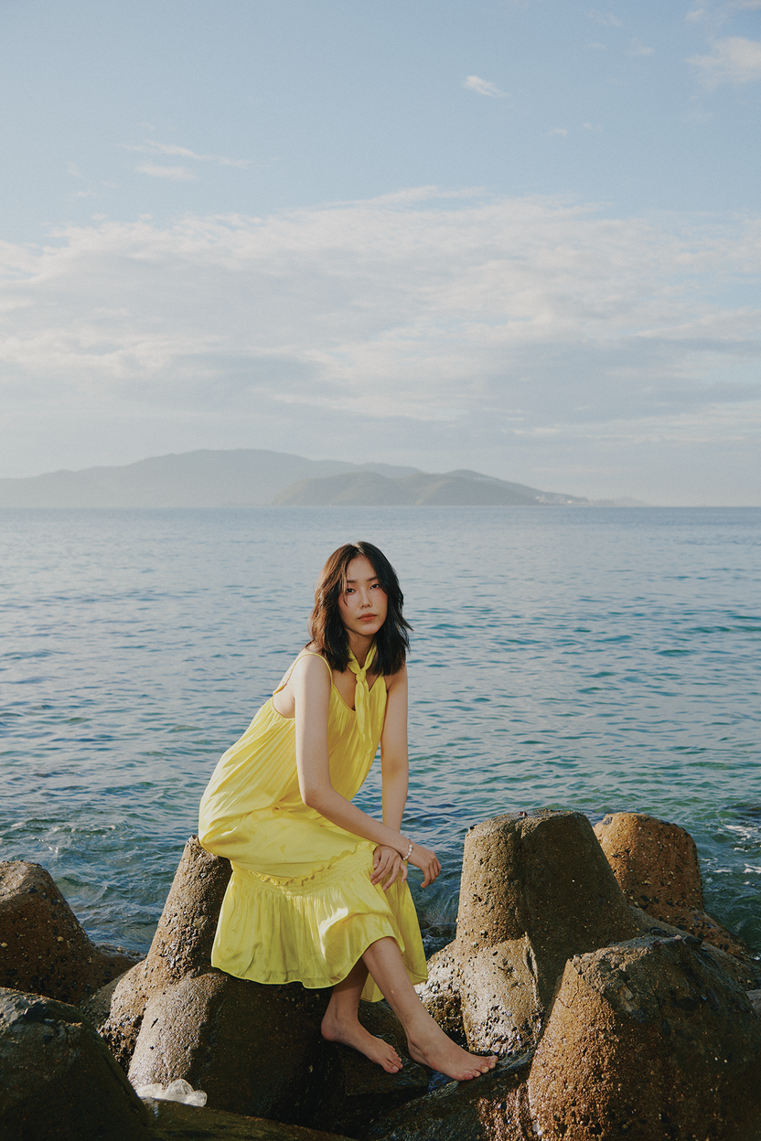 Đầm midi hai dây vàng hướng dương thời trang Hity