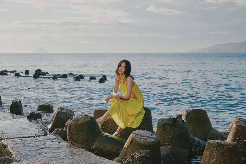 Đầm midi hai dây vàng hướng dương thời trang Hity