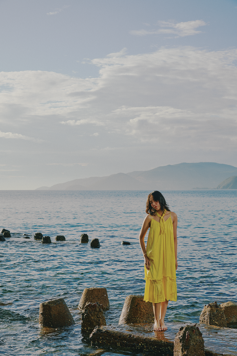 Đầm midi hai dây vàng hướng dương thời trang Hity