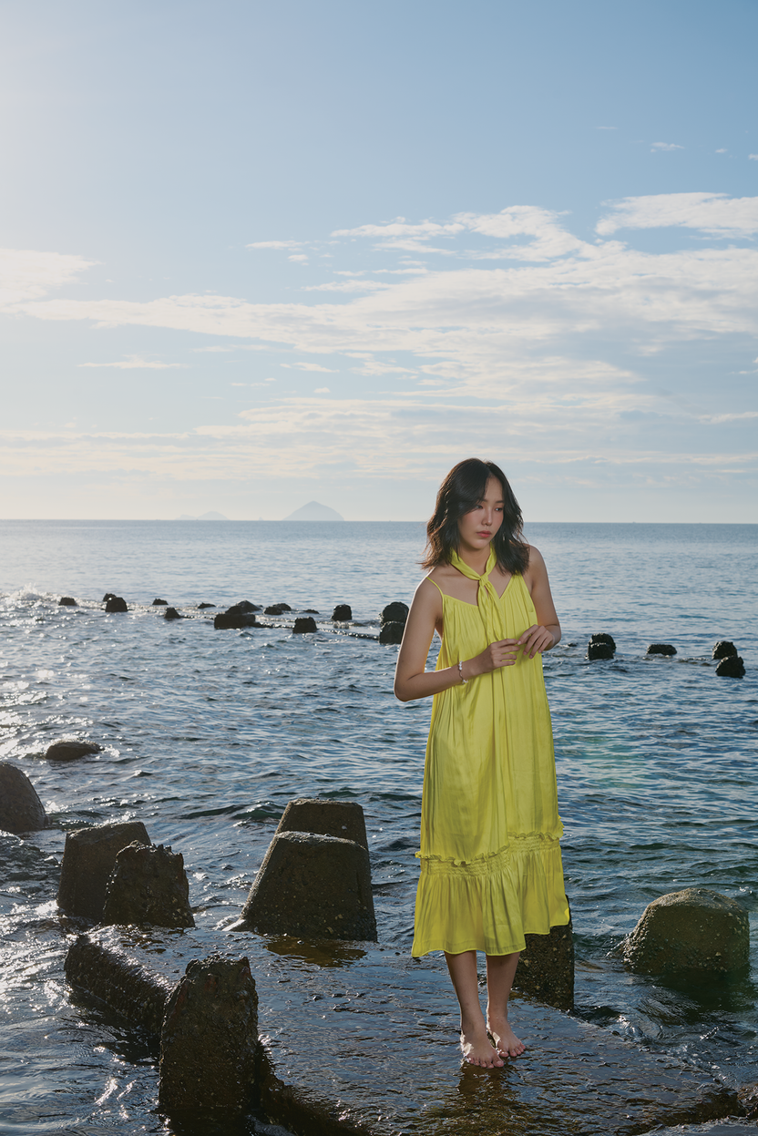 Đầm midi hai dây vàng hướng dương thời trang Hity