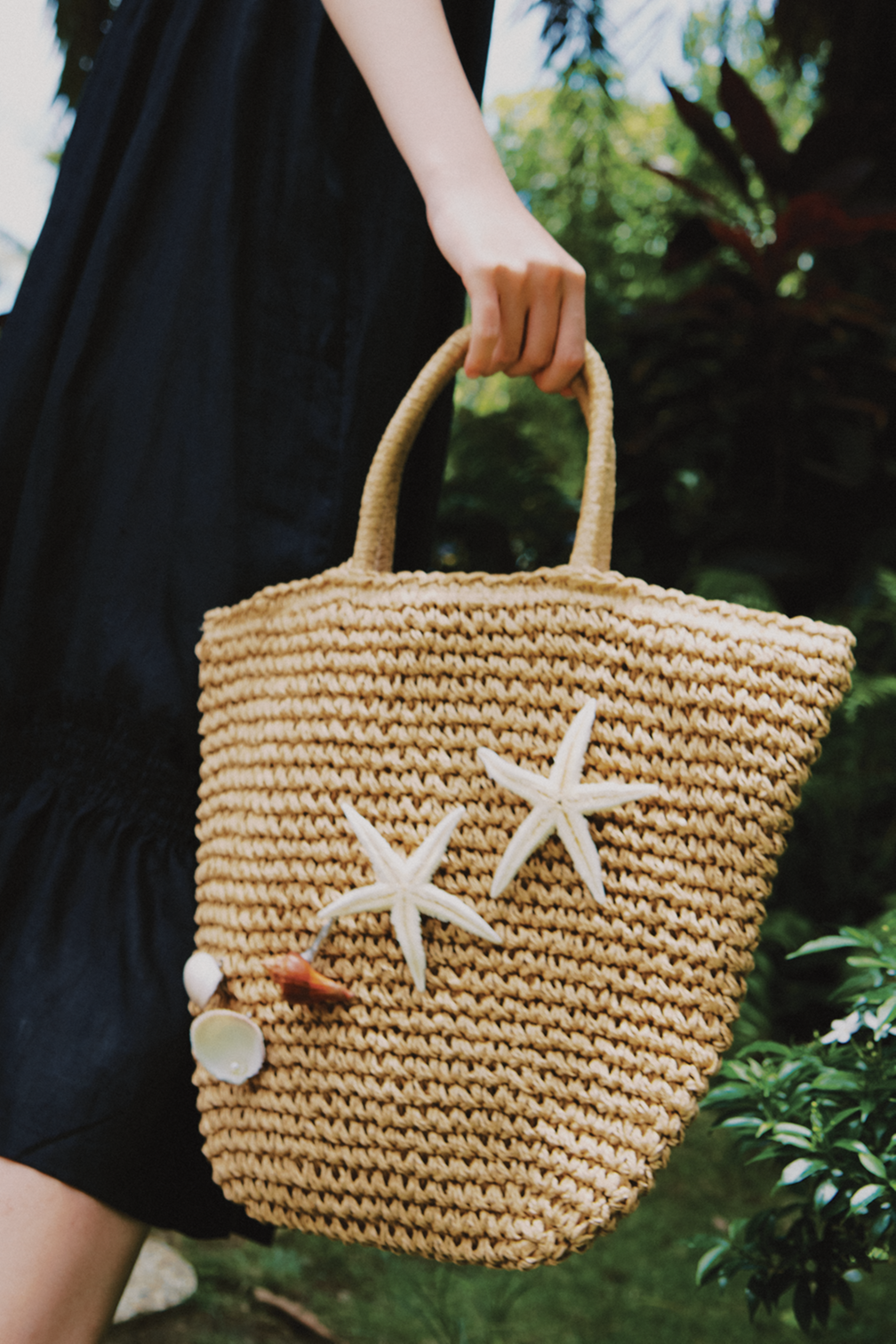 Đầm midi hai dây đen thời trang Hity