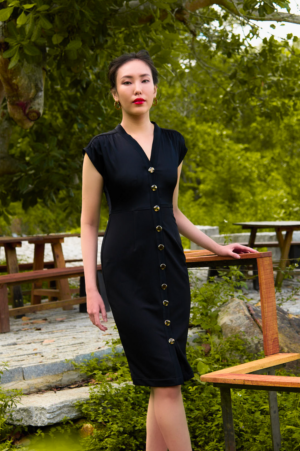 Đầm ôm cổ tim đen thời trang Hity