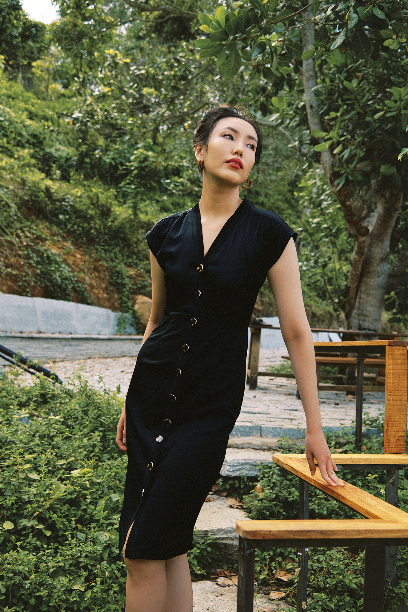 Đầm ôm cổ tim đen thời trang Hity