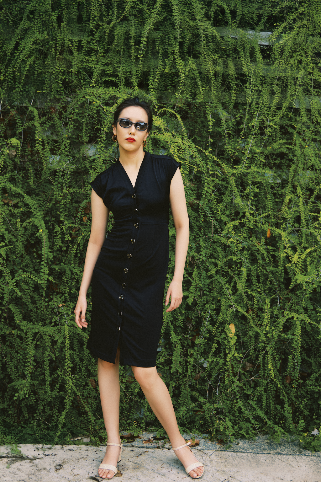 Đầm ôm cổ tim đen thời trang Hity