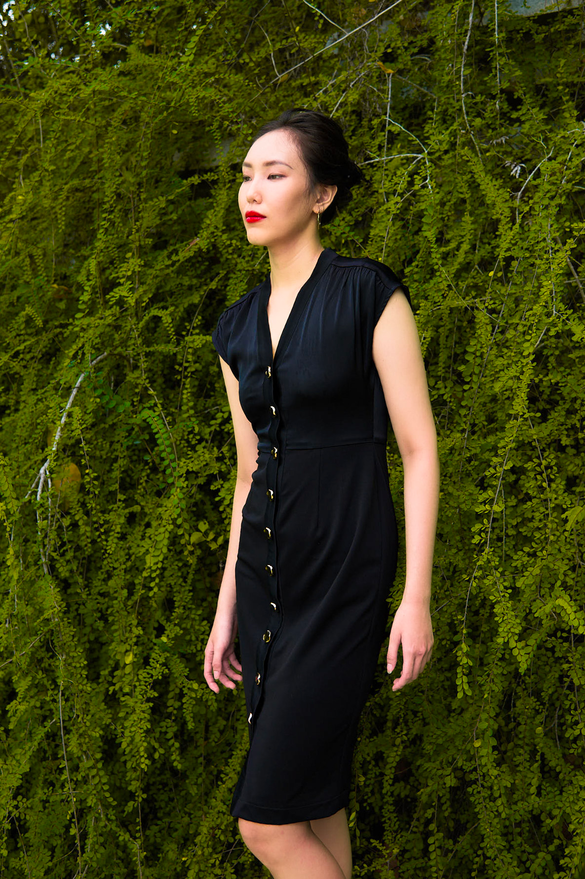 Đầm ôm cổ tim đen thời trang Hity