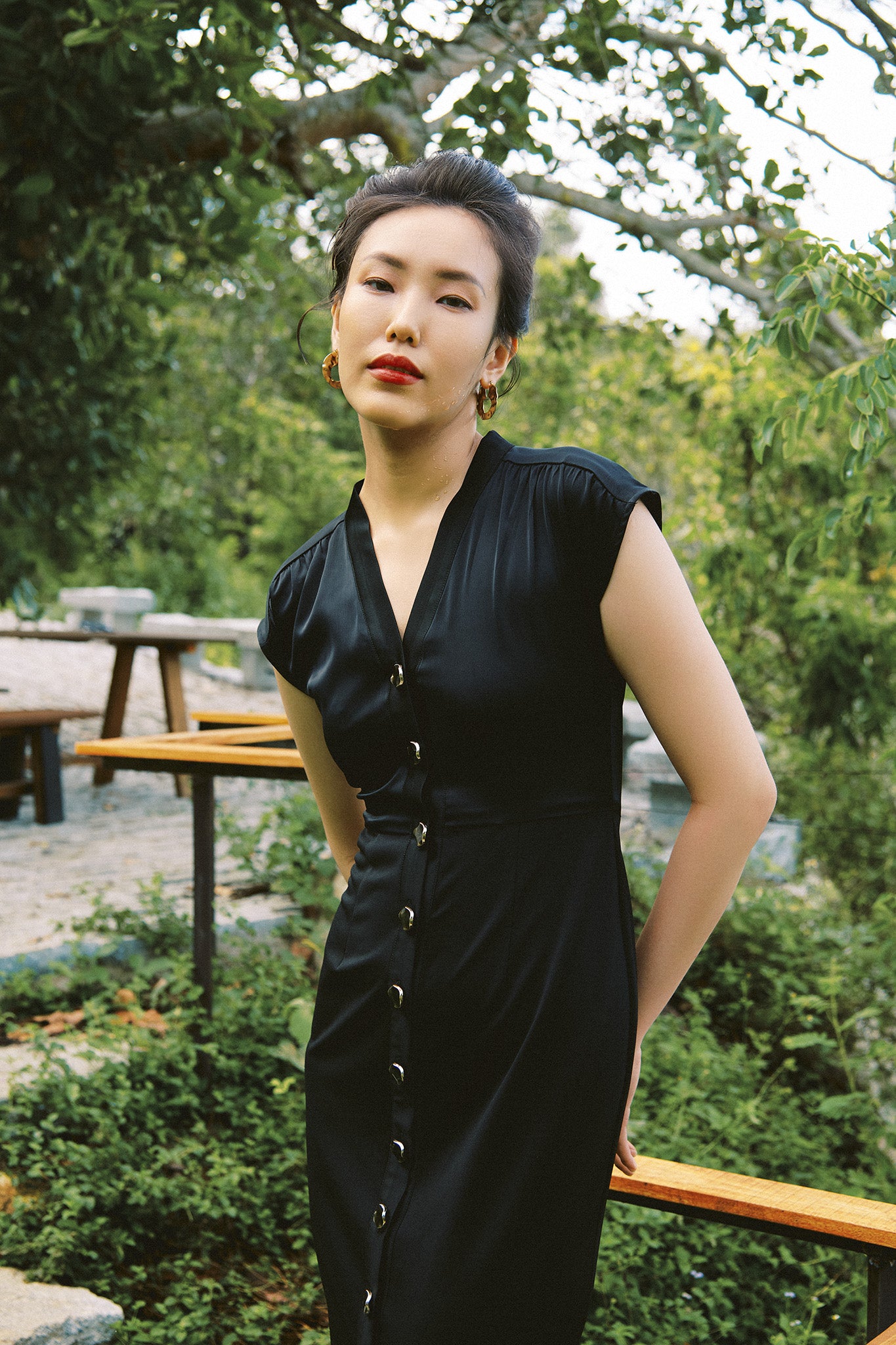 Đầm ôm cổ tim đen thời trang Hity