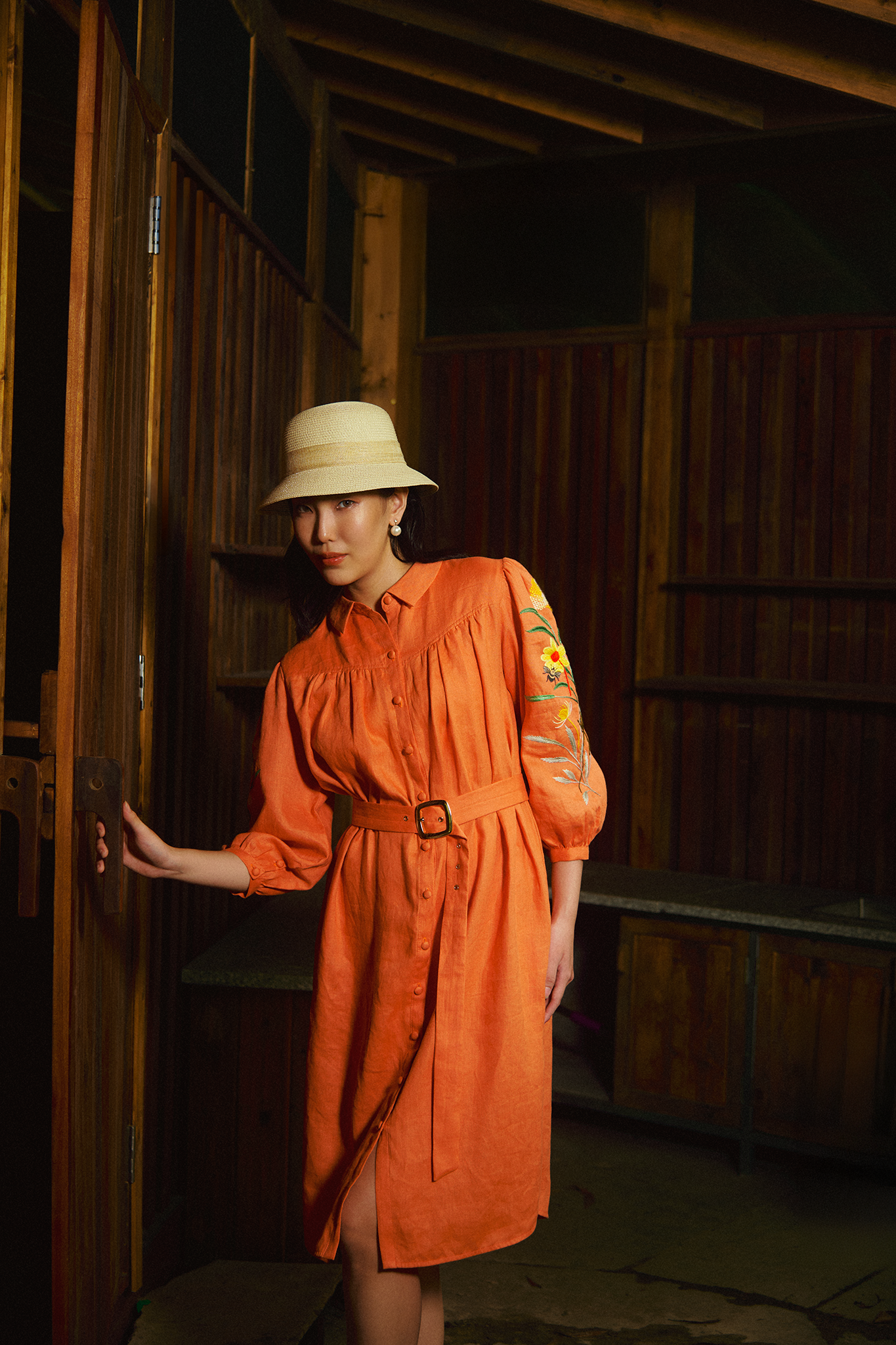 Đầm sơ mi linen cam thêu tay thời trang Hity