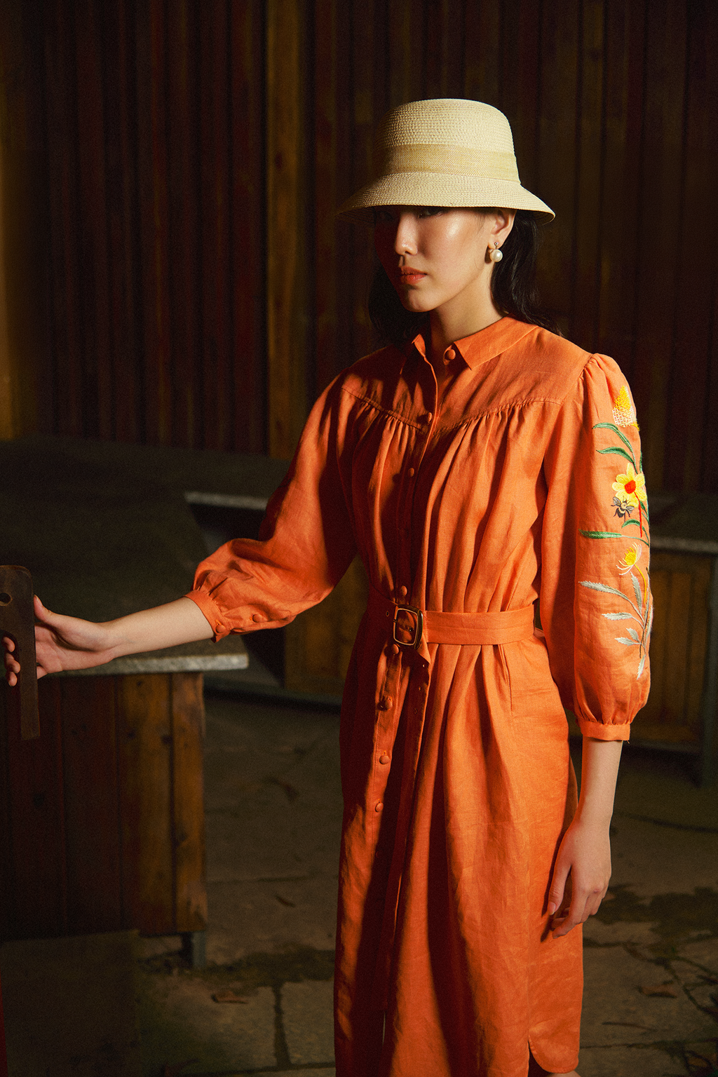 Đầm sơ mi linen cam thêu tay thời trang Hity