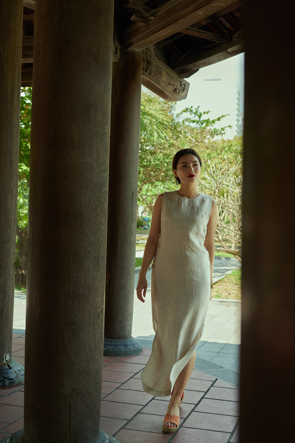 Đầm suông sát nách xẻ tà linen xám thời trang Hity