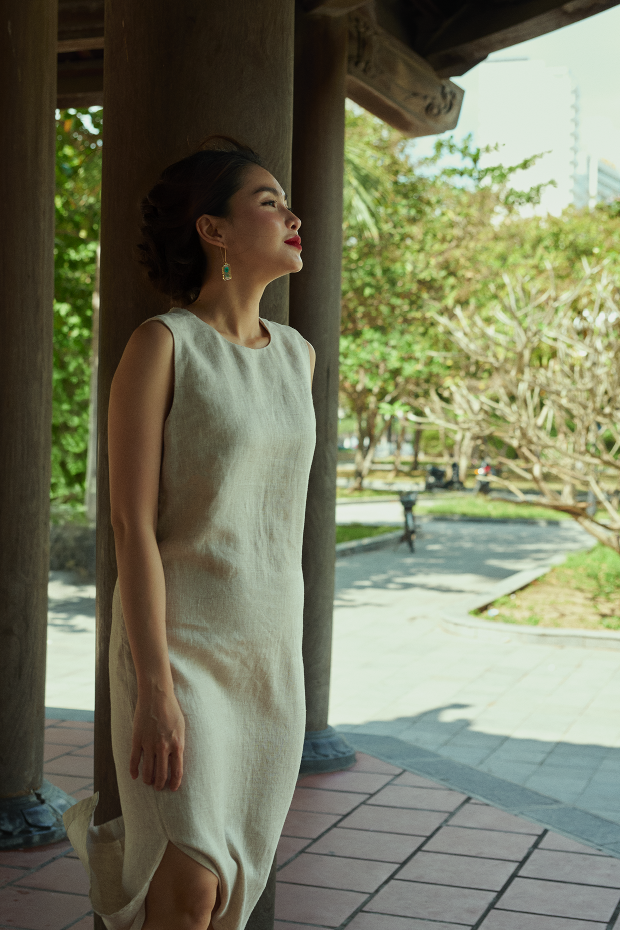 Đầm suông sát nách xẻ tà linen xám thời trang Hity