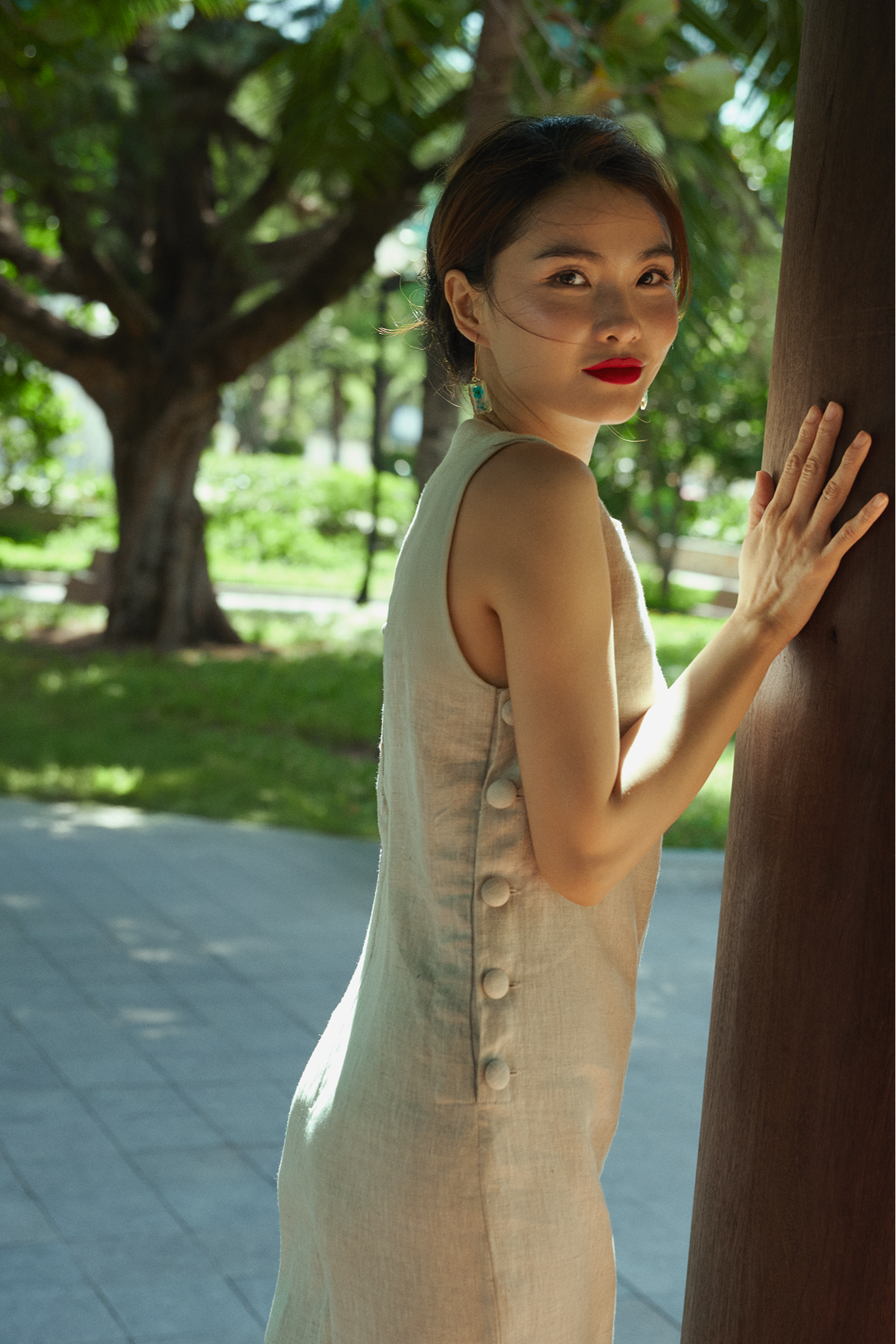 Đầm suông sát nách xẻ tà linen xám thời trang Hity