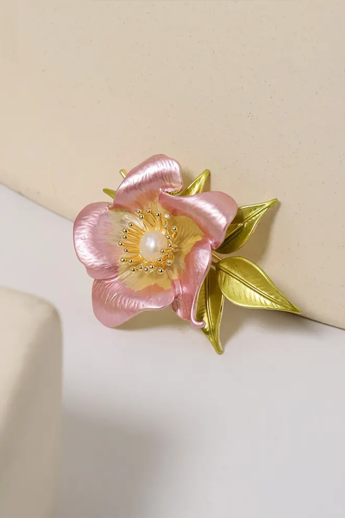 Cài áo hoa hồng đính ngọc trai baroque thời trang Hity